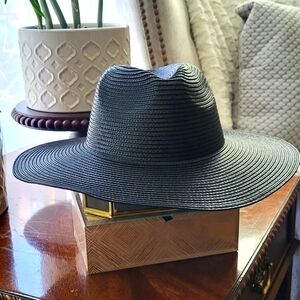H&M Black Wide-Brimmed Hat Stylish Accessory